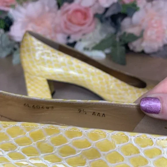 Stuart Weitzman 9.5 - Picture 5 of 6